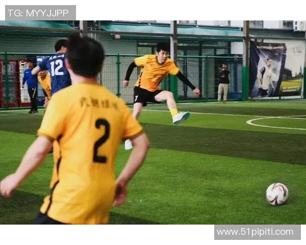 蓝白色国旗下的足球明星们如何在绿茵场上书写传奇与荣耀 蓝白色国旗下的足球明星们如何在绿茵场上书写传奇与荣耀