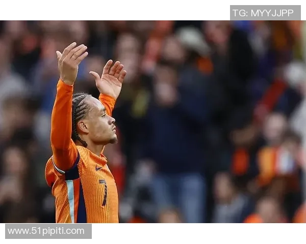 荷兰足球明星的辉煌历程与传奇故事全景回顾