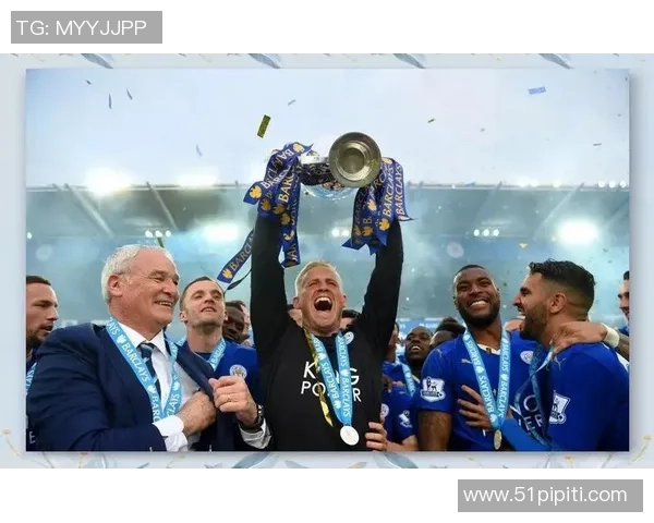 脚长的足球明星如何利用独特优势在赛场上创造辉煌成就