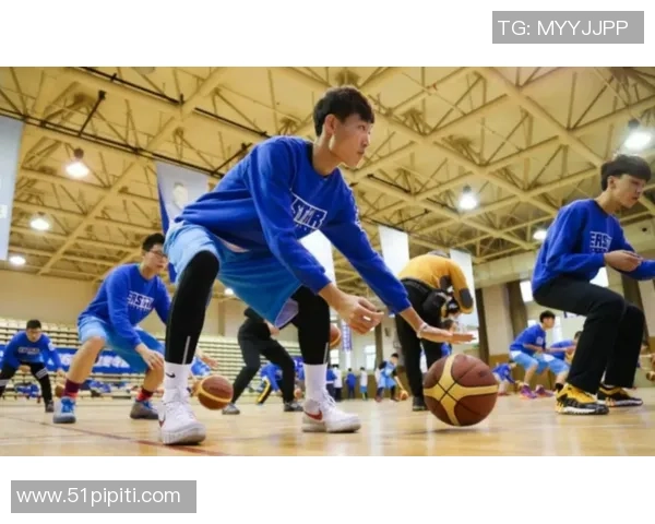 广州篮球队反击革新之路：重塑战术与团队精神的全新探索